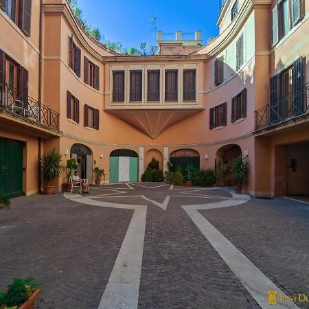 Trevi Ducal Palace Rom Exterior foto