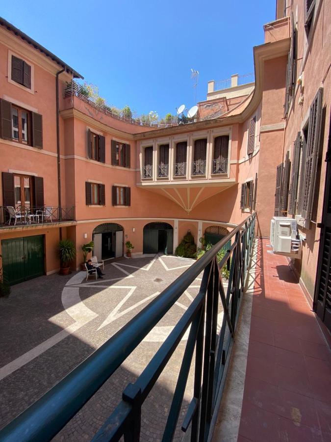 Trevi Ducal Palace Rom Exterior foto