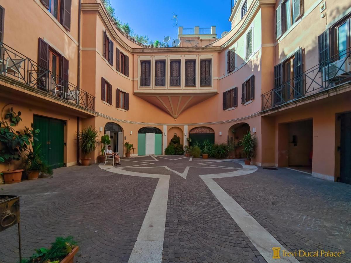 Trevi Ducal Palace Rom Exterior foto