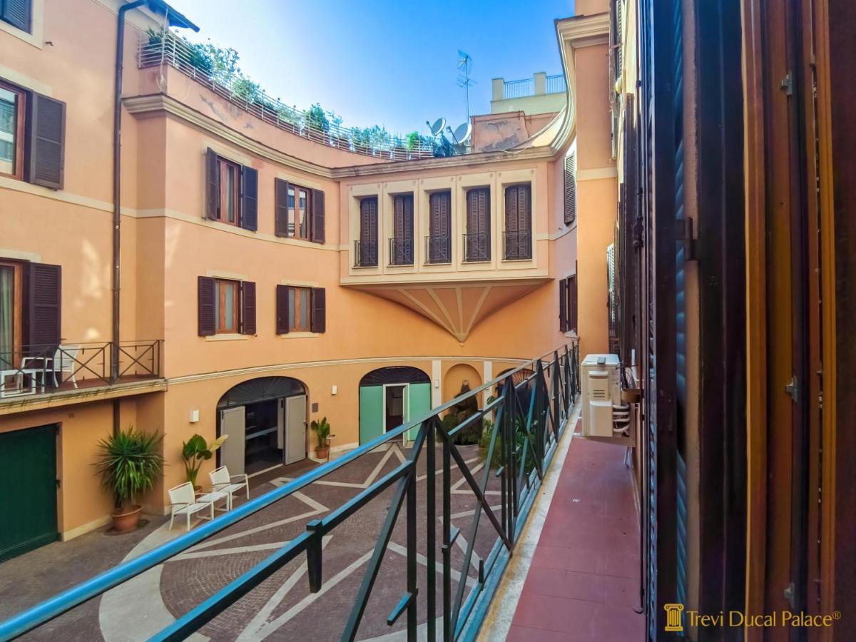 Trevi Ducal Palace Rom Exterior foto