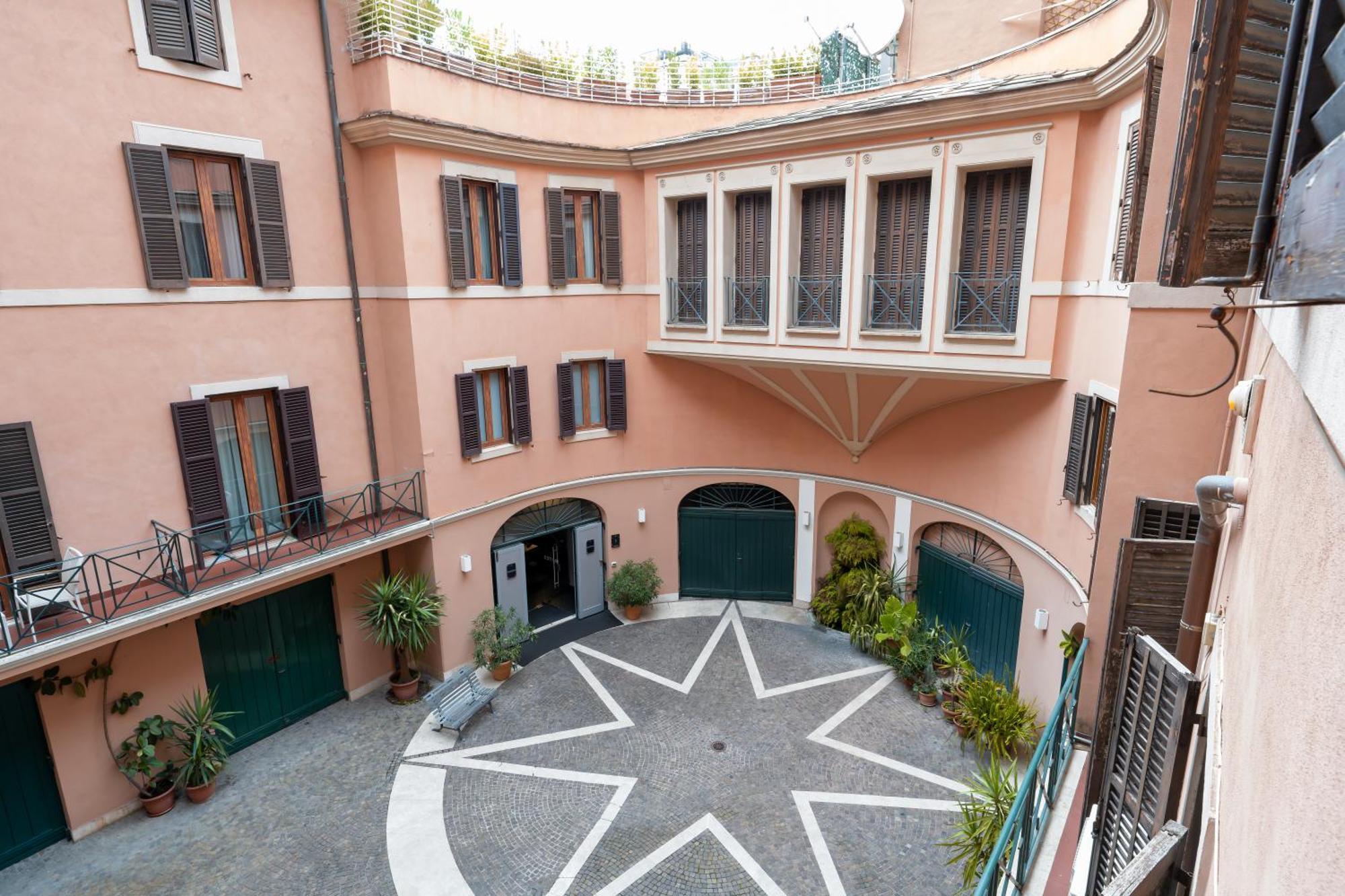 Trevi Ducal Palace Rom Exterior foto
